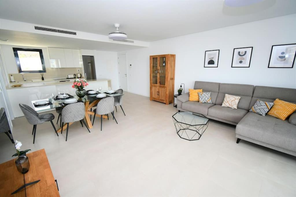 شقة Casa Kerr - Luxury Apt - Sleeps 9 - Los Boliches مالقة المظهر الخارجي الصورة